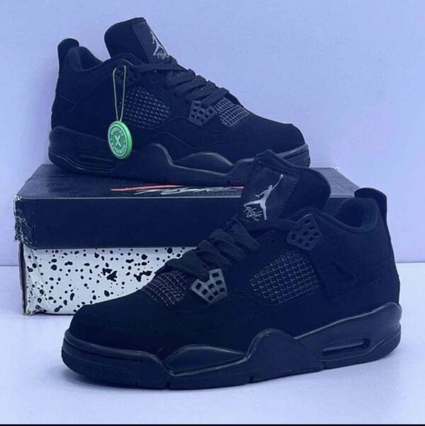 chaussure-jordan-retro4-noire